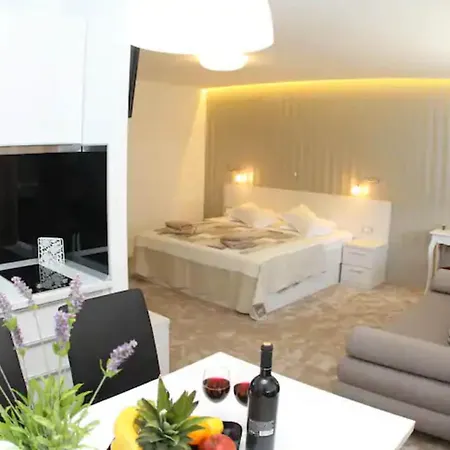 Miracle - Classic Apartment Split